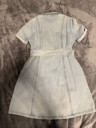 Vestido vaquero azul con cinturón
