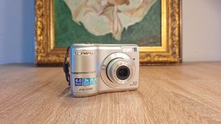 Olympus FE-170 Cámara Digital 6MP Plata