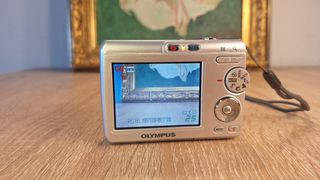 Olympus FE-170 Cámara Digital 6MP Plata