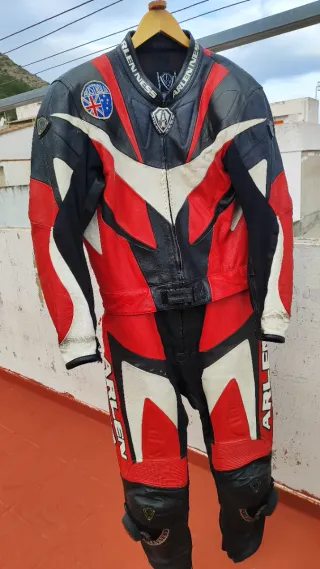 Mono de cuero Arlenness 2 piezas