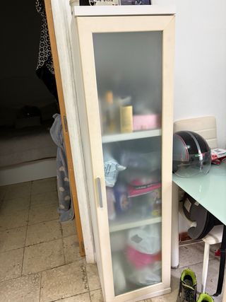 Mesas muebles sillas estanteria