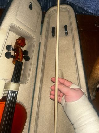 Violín con funda, arco y resina