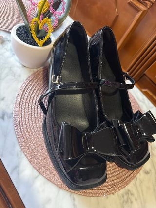 Zapatos negros con lazo