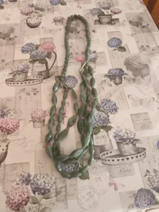 Collar de bisutería verde