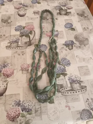 Collar de bisutería verde