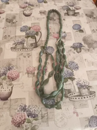 Collar de bisutería verde
