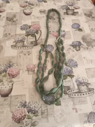 Collar de bisutería verde