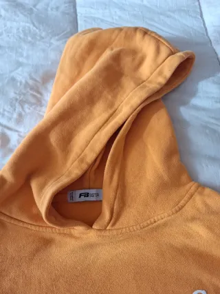 Sudadera naranja con texto Good Things