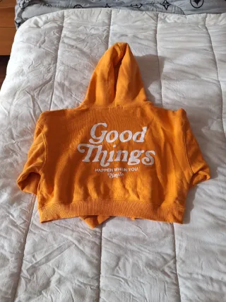Sudadera naranja con texto Good Things