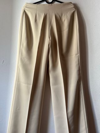 Pantalón beige talla 38