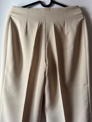 Pantalón beige talla 38