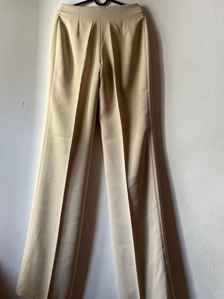 Pantalón beige talla 38