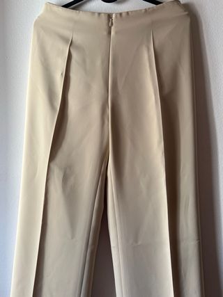 Pantalón beige talla 38