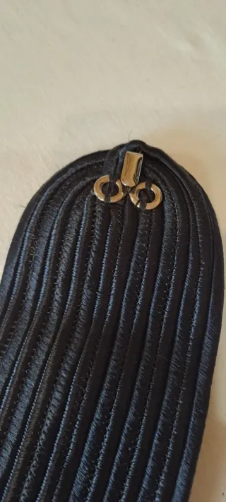 Cintura nera con dettagli colorati