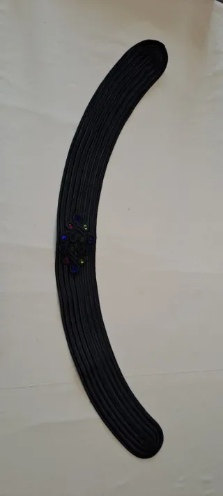 Cintura nera con dettagli colorati