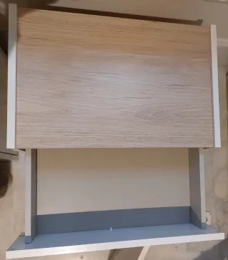 Mesitas de noche blancas y madera