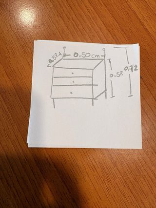 Mesita de noche de madera con detalles metálicos