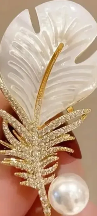 #Broche #Pluma #Perla y Circonitas Doradas
