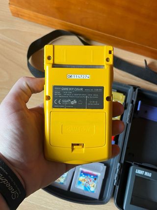 Consola Game Boy Color Amarilla + 9 Juegos pokemon