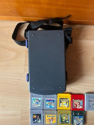 Consola Game Boy Color Amarilla + 9 Juegos pokemon