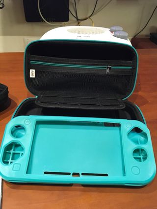 Nintendo Switch Lite , estuche cristal y tarjetaSD