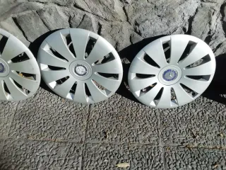 3 Tapacubos Mercedes Vito 16