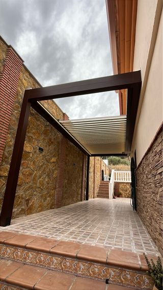 Pérgola bioclimática retráctil