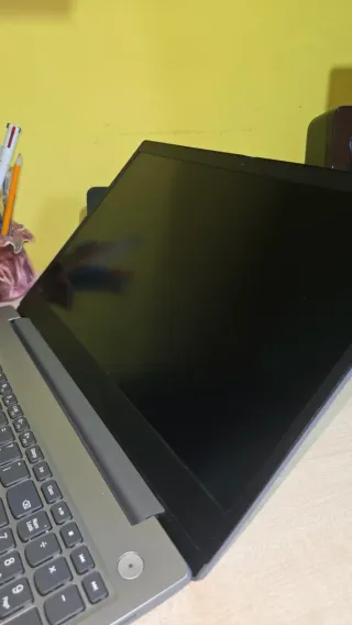 Lenovo IdeaPad 3 15" + Carry Bag 8GB RAM | 256Gb