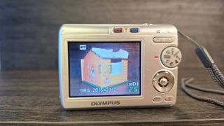 Olympus FE-170 Cámara Digital 6MP Plata