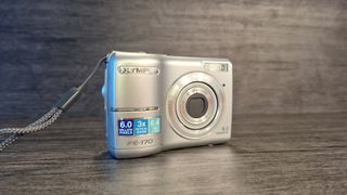 Olympus FE-170 Cámara Digital 6MP Plata