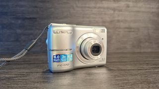 Olympus FE-170 Cámara Digital 6MP Plata