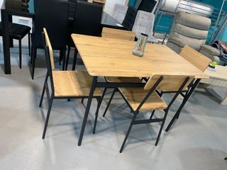 Mesa comedor con 4 sillas madera y metal
