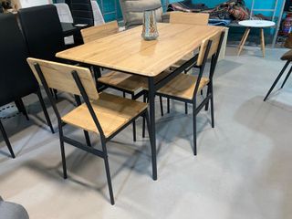 Mesa comedor con 4 sillas madera y metal