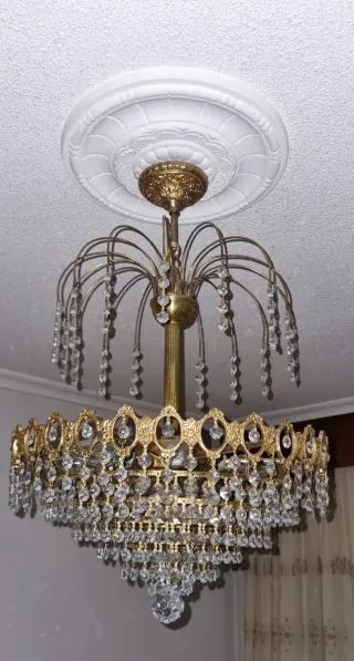 Lámpara araña cristal y metal dorado