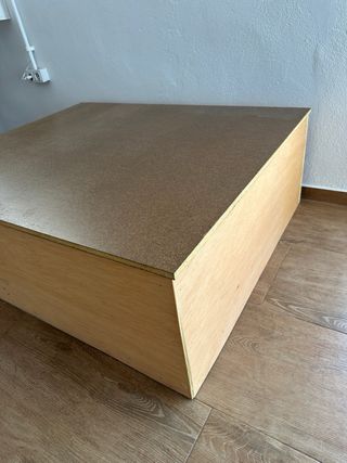 Tarima artesanal y 4 sillas