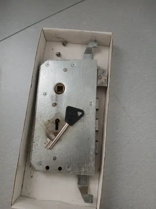 Cerradura Arcu sistema derecho.