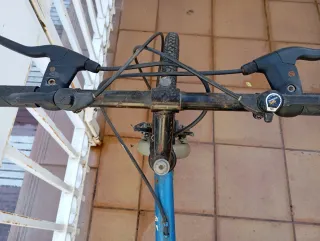 Bicicleta con marchas Shimano SIS