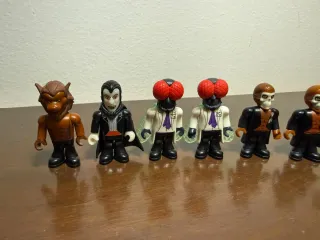 Figuras Monstruos y Zombies