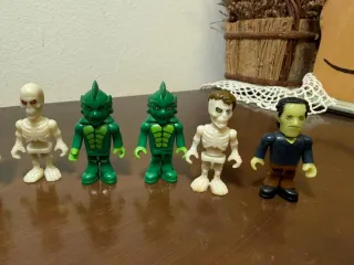 Figuras Monstruos y Zombies