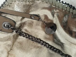 Borsa dorata con catena