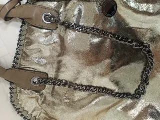 Borsa dorata con catena