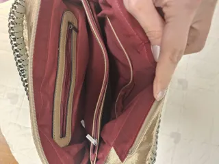 Borsa dorata con catena