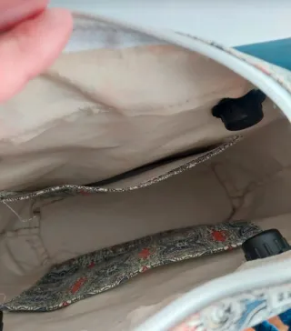 Bolso O Bag azul con interior estampado