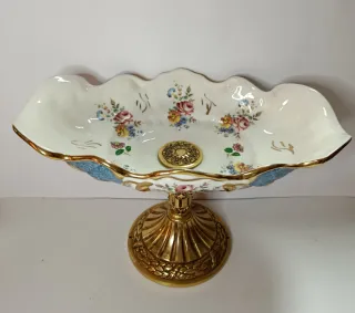 Frutero de Porcelana Antiguo con base dorada.
