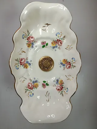 Frutero de Porcelana Antiguo con base dorada.