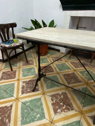 Mesa antigua hierro y mármol