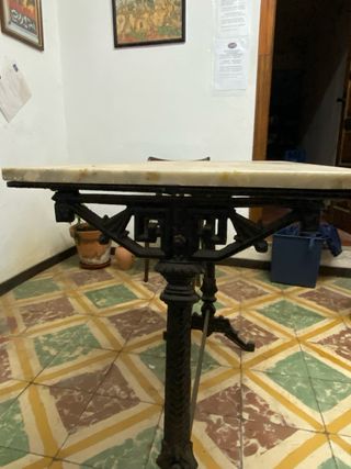 Mesa antigua hierro y mármol