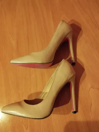 Zapatos rep Louboutin Beige