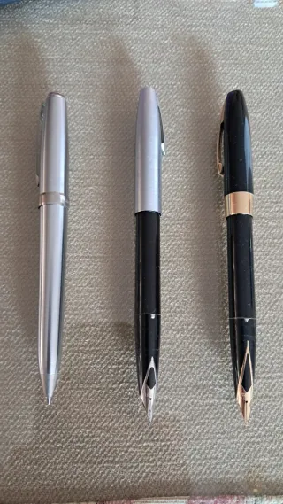 Lote dos plumas y un bolígrafo Sheaffer