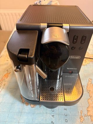 Cafetera DeLonghi Nespresso Negra